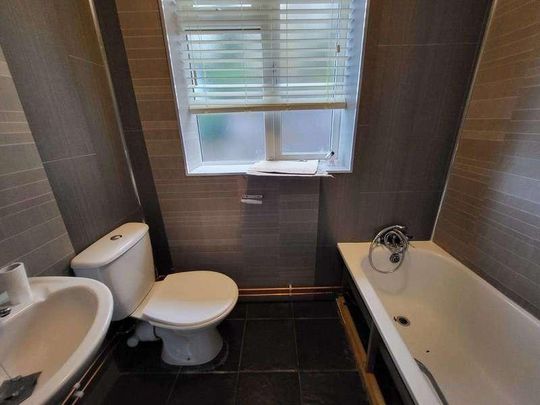 Ruthin Close, Luton, LU1 - Photo 1