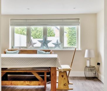 4 bedroom semi-detached house to rent - Photo 4