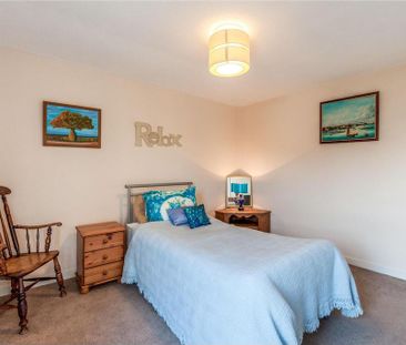 2 bedroom end of terrace house to rent - Photo 4