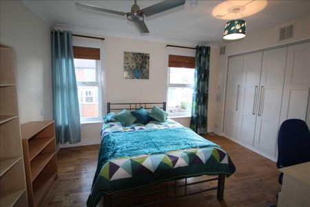 4 bedroom terraced house to rent - Photo 2