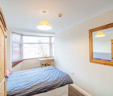 22 Abbotsford Road - Photo 2