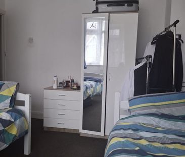 3 Bed Terraced House, Anchorway Road, CV3 - Photo 2