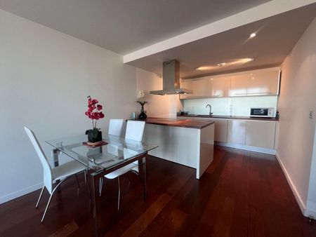 2 bedroom Flat To Let - Photo 3