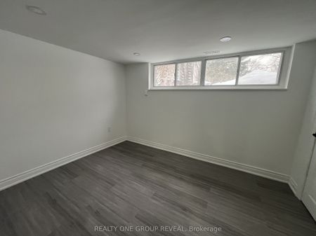 75 Regatta Crescent #Basement - Photo 4