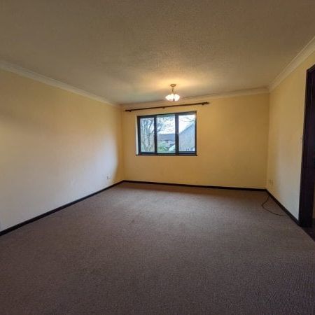 Horley 2 bedroom flat to rent - Photo 1