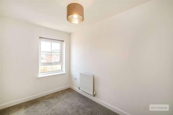 Blackbird Road, Yapton, Arundel, West Sussex, BN18 - Photo 1