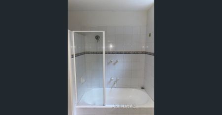 Location Location! - Photo 3