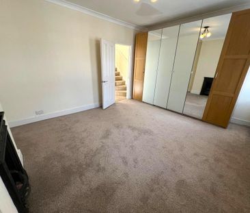 4 bedroom semi-detached house to rent - Photo 3