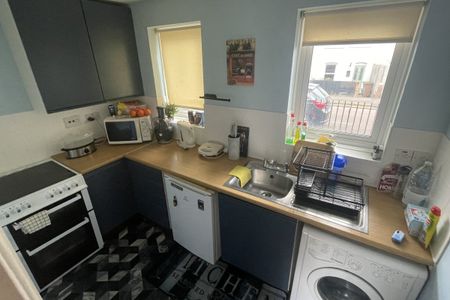 Greyhound Road - Photo 4