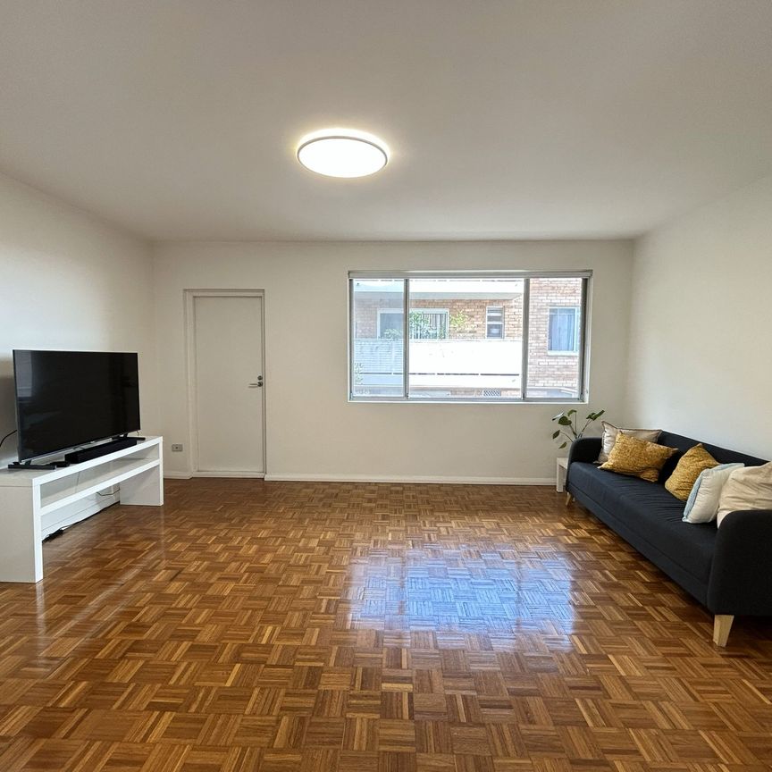 Partially Furnished 1 Bedroom Apartment in Prime Location! - Photo 1