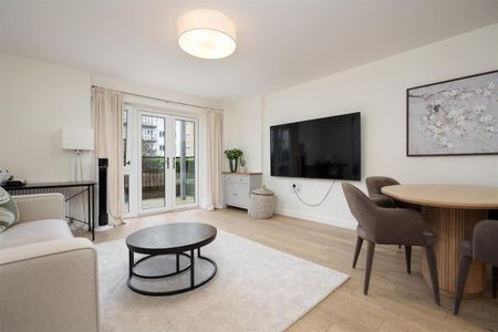 Chelsea Lodge, 5 Wintergreen Boulevard, West Drayton, Middlesex, UB7 - Photo 4