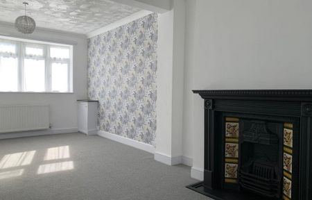 3 bedroom end of terrace house to rent - Photo 3