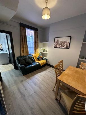 Room 5, 25 Colenso Parade, Belfast, BT9 5AN - Photo 1