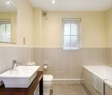 Delightful two bed/two bath ground floor apartment with allocated p... - Photo 2