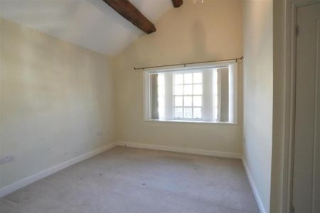 2 bedroom character property to rent - Photo 4
