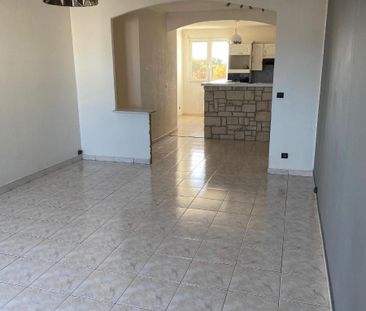 Location Appartement 3 pièces 71m² DECINES CHARPIEU 69150 - Photo 2