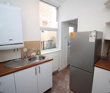2 bedroom Detached house to rent in Hyde Terrace, South Gosforth, N... - Photo 3
