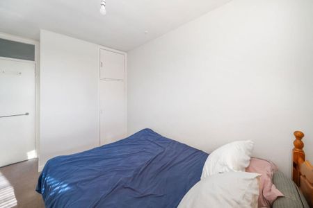 3 Bed Flat, Temperley Road, SW12 - Photo 3