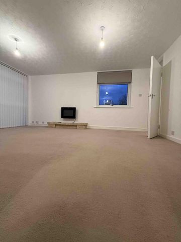 3 bedroom flat to rent - Photo 3