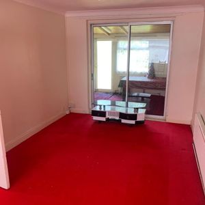 3 Bed Semi-Detached House, Deanscroft Avenue, NW9 - Photo 2