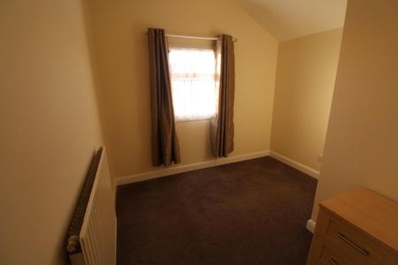 3 bedroom terraced house to rent - Photo 4