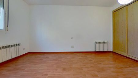 Piso de alquiler en Calle del Mar de Japón, Pinar del Rey - Photo 2