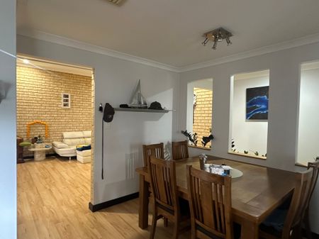 Jane Brook - Photo 3