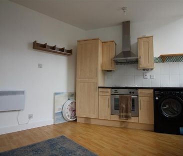 1 bedroom ground floor flat to rent - Photo 3