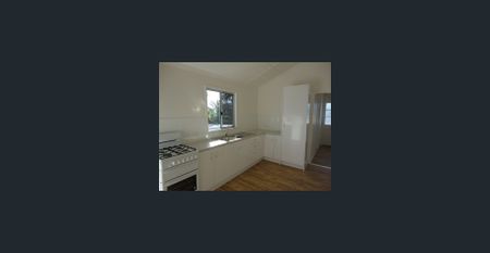 Convenient & Low-Maintenance Living in East Mackay - Photo 2