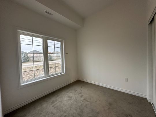 For Lease - 31 Pumpkin Corner Crescent, Barrie, Ontario - Photo 1