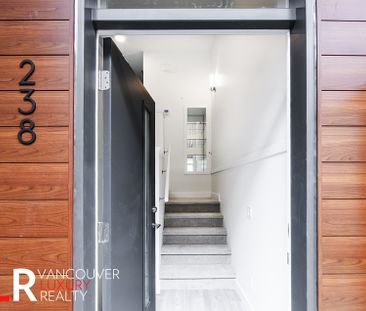Townhouse in North Vancouver, BC - Photo 6