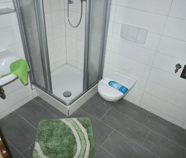 Renovierte, geräumige 2-Raum-Wohnung! Aufzug, großes Wohnzimmer, Du... - Foto 5