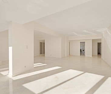 3-bedroom apartment with river views for rent in Restelo - Photo 1