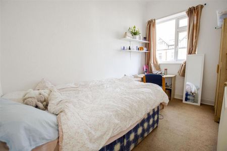 6 bedroom house to rent - Photo 3
