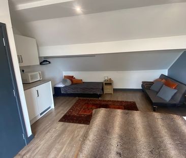 Room in a Shared House, Prestwich, M25 - Photo 4