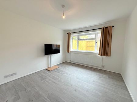 4 bedroom semi-detached bungalow to rent - Photo 3