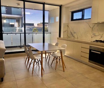 Top-Floor 2-Bedroom Apartment in VIDA – Furnished or Unfurnished - Photo 6