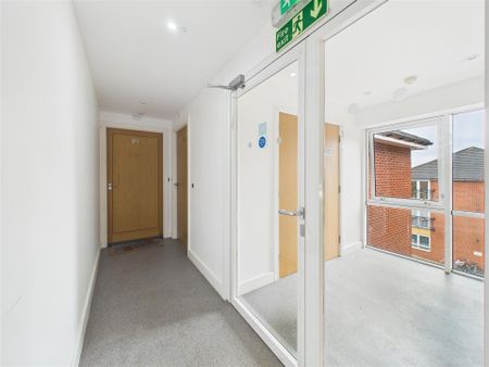 1 bedroom Apartment to rent - Photo 5