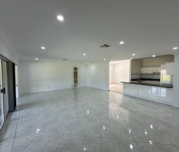 Spacious Family Residence in Highly Sought after Suburb - Photo 6