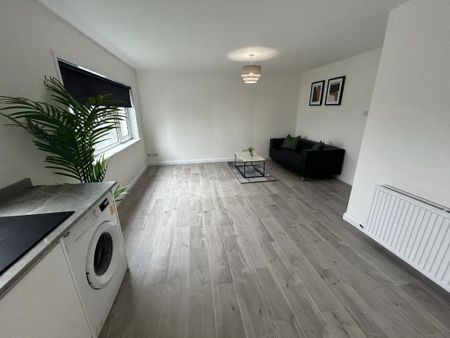2 bedroom flat to rent - Photo 2