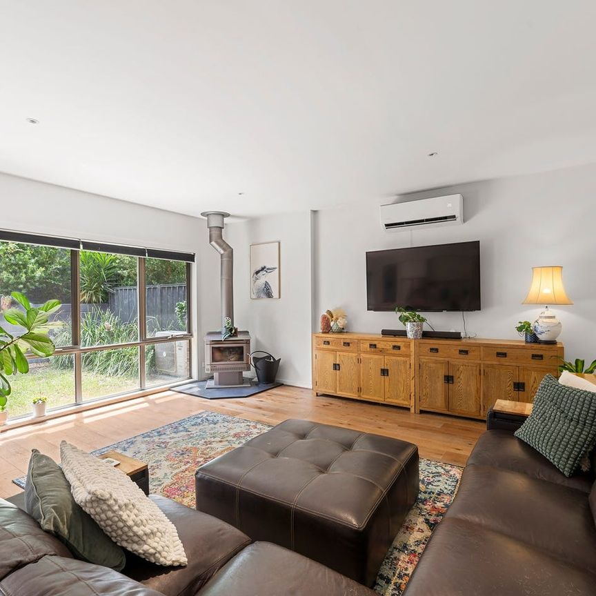 Enviable contemporary lifestyle in Convenient Locale! - Photo 1