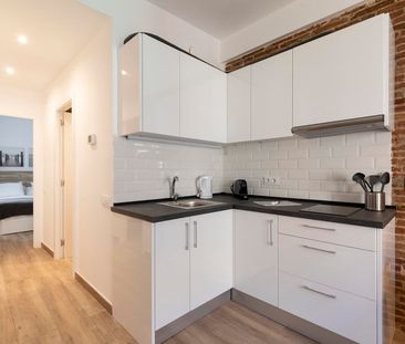 Fully renovated two bedroom apartment in the centre of Barcelona - Photo 3