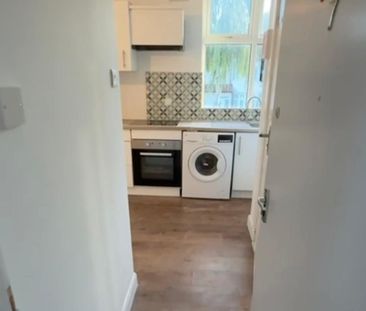 Studio Flat, Pinner Road, HA1 - Photo 3