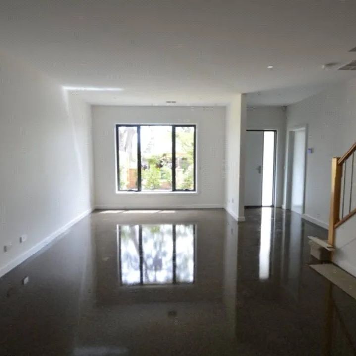 28 Lewton Road, Mount Waverley VIC 3149 - Townhouse For Rent | Domain - Photo 1