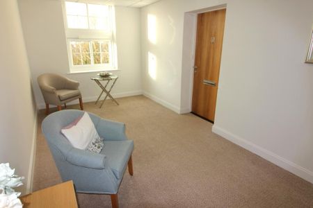 2 bedroom retirement property to rent - Photo 2