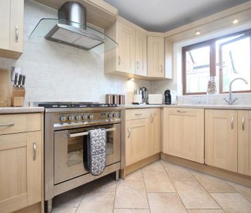 4 bedroom detached house to rent - Photo 4