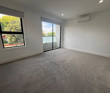 4a Henty St, Murrumbeena VIC 3163 - Townhouse For Rent | Domain - Photo 3