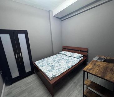 1 bedroom in a flat share to rent - Photo 1