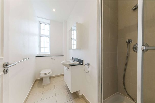 Spacious three bedroom apartment in the heart of St. John's Wood - Photo 1