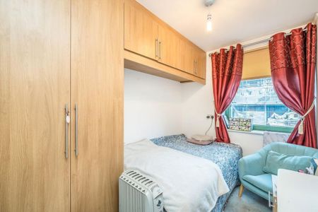 3 bedroom flat to rent - Photo 2